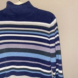 Like new condition Gap striped turtleneck